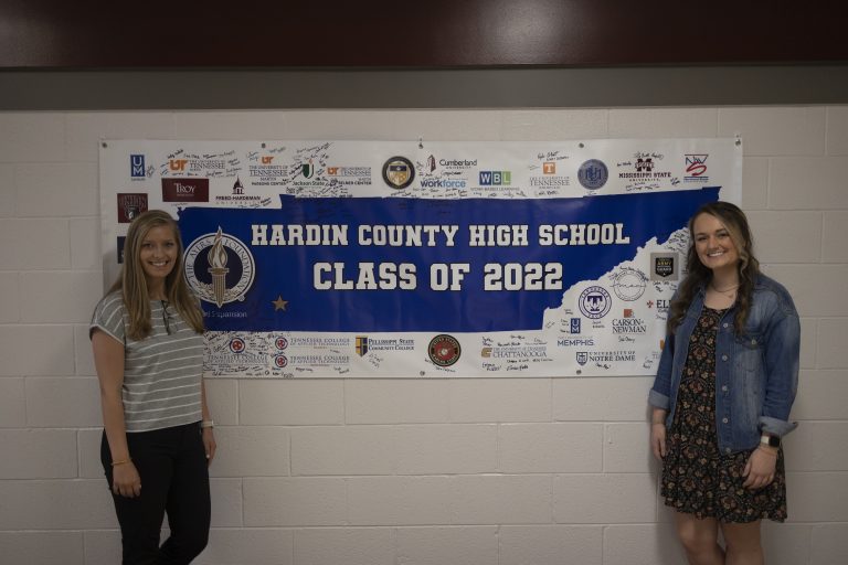 Two students standing in front of Hardin County class of 2022 banner.